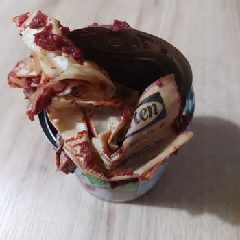 Tat Gıda Tat Salça İçinden Ambalaj Çıkması