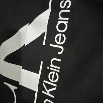 Calvin Klein T-shirt Yazıları Silinmesi