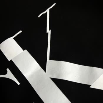 Calvin Klein T-shirt Yazıları Silinmesi