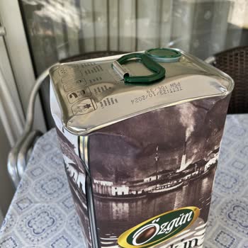 Özgün Zeytin Zeytinyağı Tenekeleri Ezilmiş