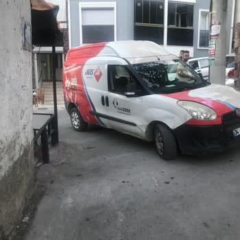 Aras Kargo Dağıtım Aracı Ve Personeli