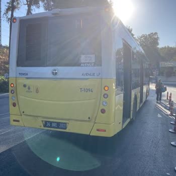 İBB - İstanbul Büyükşehir Belediyesi BN1 Otobüs Şoförü Yolcuları İndirdi