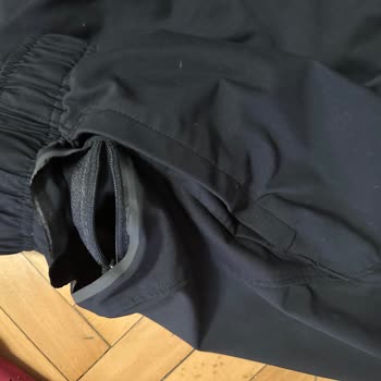 Under Armour Şortumun Fermuarı Yeri Yırtıldı Ve Çözüm Bulunmadı.
