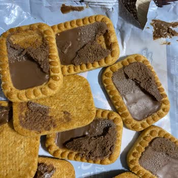 Eti Sütlü Çikolatalı Burçak Bisküvi Bozulmuş