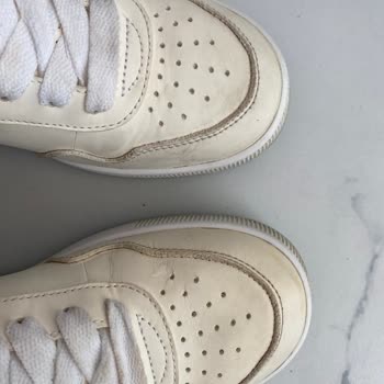 Lacoste Ayakkabım Sarardı Ve Geçmiyor