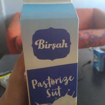 A101 Günlük Sütün İçinde Çıkan Madde