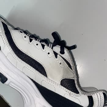 Skechers Yeni Aldığım Ürün Boya Verdi
