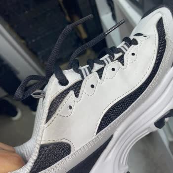 Skechers Yeni Aldığım Ürün Boya Verdi