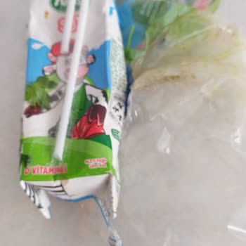 Yunus Market Bozulmuş Patlak Kokmuş Süt. Çürük Ezilmiş Domates