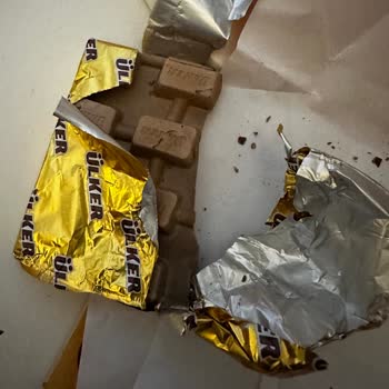 Ülker Çikolata Rengi Değişmiş, Tadı Bozulmuş