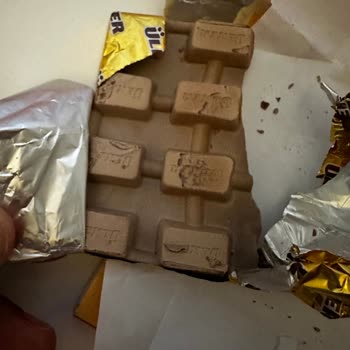 Ülker Çikolata Rengi Değişmiş, Tadı Bozulmuş