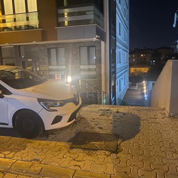Tiktak Aracının Hatalı Parkı Yüzünden Evimin Otoparkından Çıkamıyorum