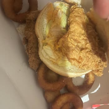KFC Burgerlerin Hazırlanışında Çok Merak Ediyorum