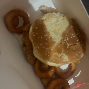 KFC Burgerlerin Hazırlanışında Çok Merak Ediyorum