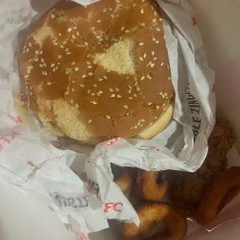 KFC Burgerlerin Hazırlanışında Çok Merak Ediyorum