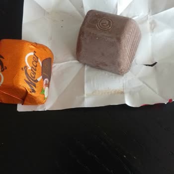 Evliya Şekerleme Üstü Beyazlaşmış Bozuk Çikolata