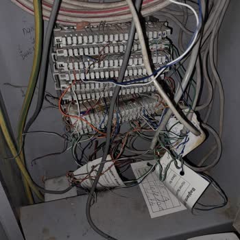 D-Smart Apartman İnternet Hatlarını Söktüler