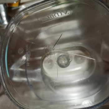 Brita Sürahi Dibi Çatladı