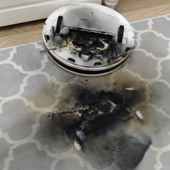 Xiaomi Robot Vacuum Cleaner Battery Exploded!!