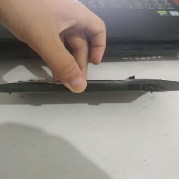 Monster Notebook Abra A5 15.2 Laptop Batarya Şişmesi