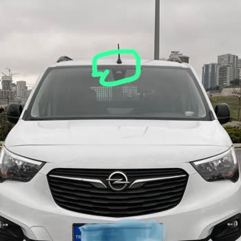 Faulty Factory Windshield in my 2022 Opel Combo, Water Leaks Inside