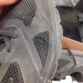 In Street'ten Aldığım Skechers Marka Spor Ayakkabım Yırtıldı.