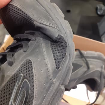 In Street'ten Aldığım Skechers Marka Spor Ayakkabım Yırtıldı.