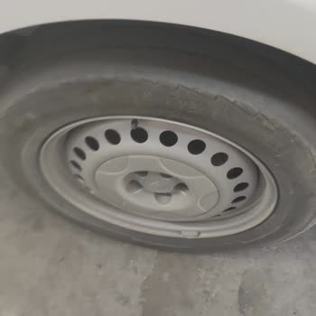 Birmot Fiat Doblo'ya Takılan Continental Marka Lastiklerin Erimesi