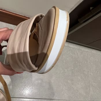 Hotiç'ten Aldığım Sandaletin İç Tabanı Ayrıldı