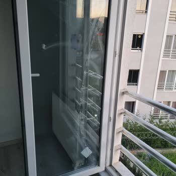 Kavanlar İnşaat Kavanlar Yaptığı İşin Arkasında Durmuyor 3 Senedir Camı Değişmiyor