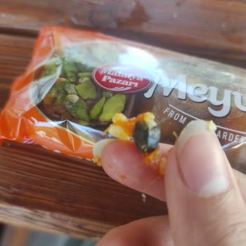 Malatya Pazarı Murat Palancı Kuru Meyvenin İçinden Büyük Taş Çıktı!