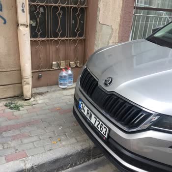 Karşıyaka Belediyesi Kaldırımdaki Engeller İçin Acil Yardım