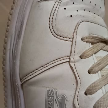Slazenger Ürün Yüzeyinde Derin Çatlamalar
