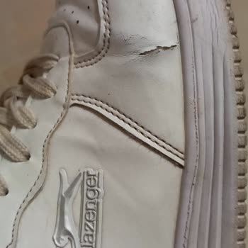 Slazenger Ürün Yüzeyinde Derin Çatlamalar