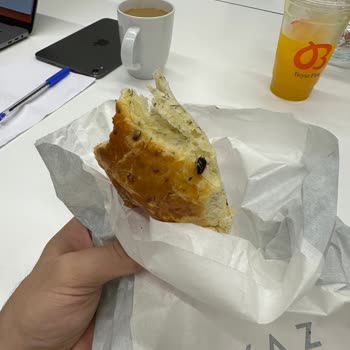 Beyaz Fırın Böcekli Poğaça Satışı