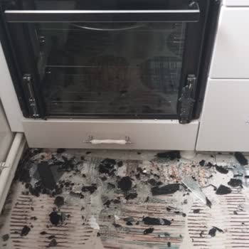 Kumtel Marka Set Üstü Fırının Camı Durduk Yere Tuzla Buz Oldu.