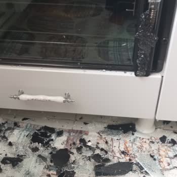 Kumtel Marka Set Üstü Fırının Camı Durduk Yere Tuzla Buz Oldu.