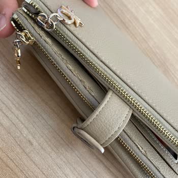 Benetton Cüzdanda Soyulmalar Olması