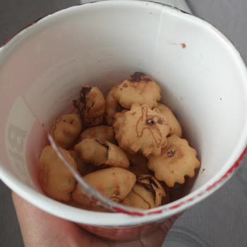 Biscolata Şölen Firmasi Sürekli Kırılmış Ezilmiş Bisküvi