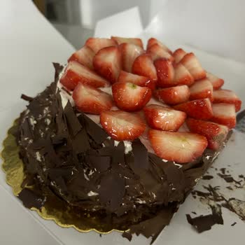 Liva Pastanesi (livashop.com) Yaş Pasta Siparişi Hakkında