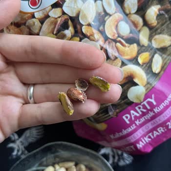 Simbat Party Kabuksuz Kuruyemişler: Kurtlanmış Antep Fıstıkları