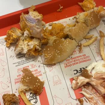 Tepe Nautilus KFC Pişmemiş Tavuk ,Bayat Ekmek Ve Kokan Tavuk