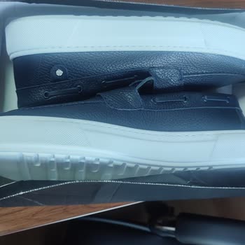 Elle Ayakkabı Giyilmiş Ayakkabı Parçalanmış Kutu