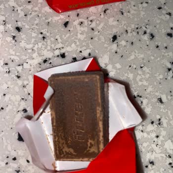 Ülker Çikolata Küflenmiş Ve Bozuk Olması