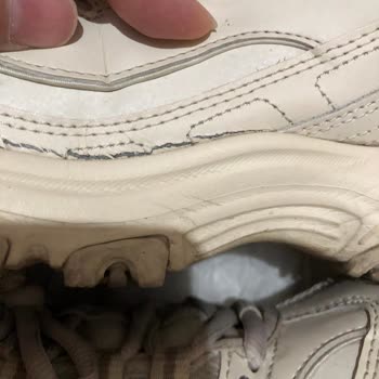 Skechers D'lites Ayakkabıdaki Deri Açıklığı