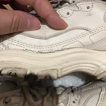 Skechers D'lites Ayakkabıdaki Deri Açıklığı