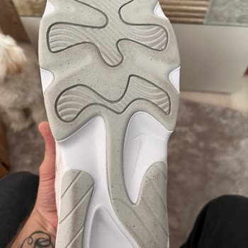 Sneaks Up Nike Tech Hera Ayakkabılarıyla İlgili Sorun