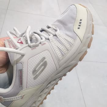 Skechers Ayakkabının 3 Yerinde Yırtılma Var