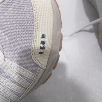 Skechers Ayakkabının 3 Yerinde Yırtılma Var