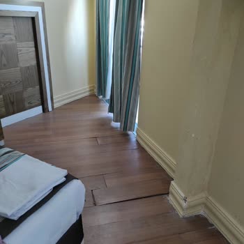 Royal Towers Hotel Kiriş Çok Pis Ve Bakımsız